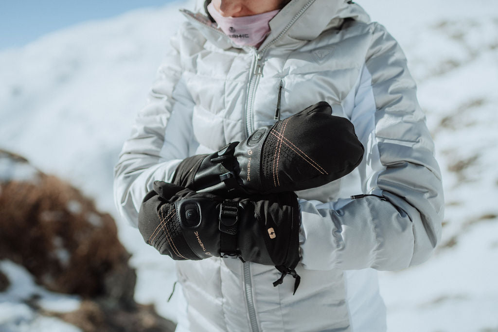 Heated ski mittens